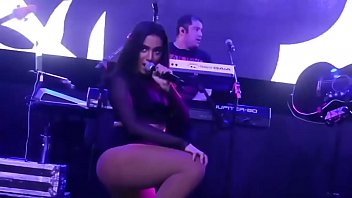 Anitta gostosa com bundão dançando 1080p hd