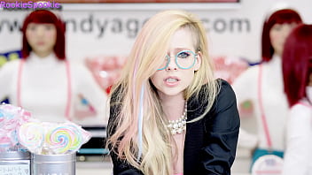 Sexiest music video from avril lavigne Sexiest music video from avril lavigne