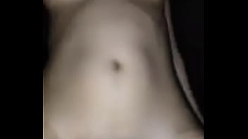 Olha como rebola essa putinha brasileira Olha como rebola essa putinha brasileira