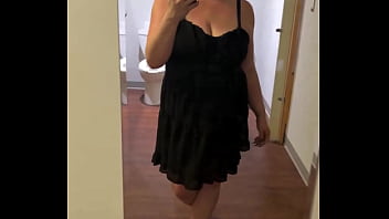 My youngest cousin is getting married in oct we had a little party so i wore one of my fav dresses and did some light ma