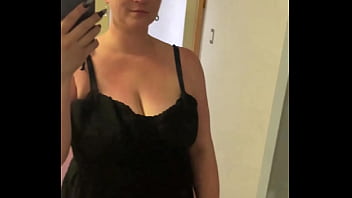 My youngest cousin is getting married in oct we had a little party so i wore one of my fav dresses and did some light ma