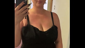 My youngest cousin is getting married in oct we had a little party so i wore one of my fav dresses and did some light ma