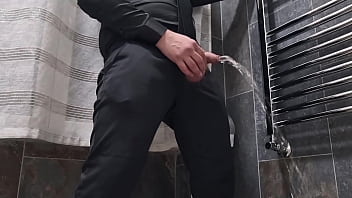 Arriva con una sborrata esplosiva in abito elegante cazzo enorme italiano - ti vengo in bocca dopo che mi hai fatto un pompino