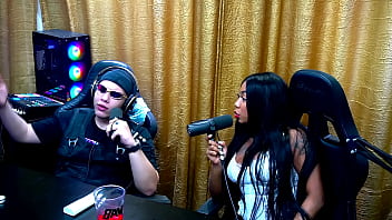 Elas empinaram gostoso o rabão e ainda pediu para bater - pocahontas carioca isa albuquerque & clara dal'col