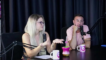 Começou pra deixar de ser clt não faz hard é hétero mas grava com mulheres e é acompanhante - charllottye sheer red
