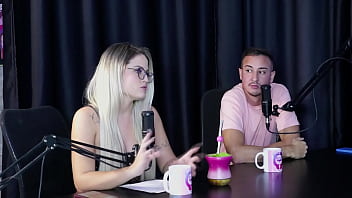 Começou pra deixar de ser clt não faz hard é hétero mas grava com mulheres e é acompanhante - charllottye sheer red