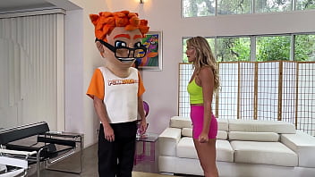Blonde bombshell savvy suxx gets cardio-kinky on porndude's personal pole