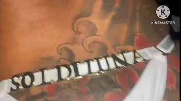 Casada esfregou tanto no dotado ficou cheia de tesão e sentou com tudo até esqueceu que era só a cabecinha na cabine do carícia casa de swing