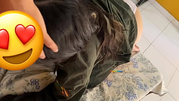 Tiene 18 añitos y se pone triste al engañar a su novio pero que rico lo disfruta la lleno toda de leche en el motel