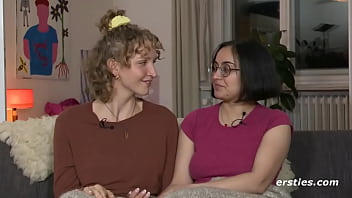 Amateur lesbians get to know each other