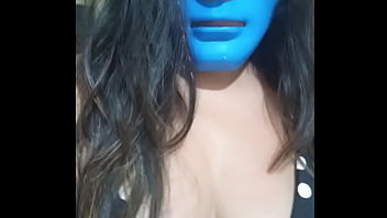 Las tetonas son tan encantadoras mi madrasta tetona es una latina muy caliente y gusta tocarse para excitarse mientras se graba con el celular