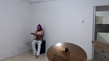 Fantasia de mi mujer la zorra me dijo que deseaba tener sexo con mi compañero de trabajo y que yo la ibservara mientras follaba trio real casero