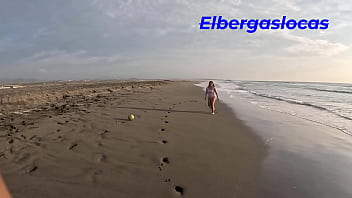 Tenemos sexo frente a la playa me gano la emocion y exitacion de hacerlo en un lugar publico asi que tuvimos sexo al aire libre