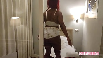 Africana tatuada turista fodida na buceta quente com muita força em apartamento de espelhos e ainda deixou filmar tudo sem limites