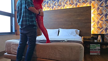 Una vez mas su marido me contrato para follarla mientras le hace videollamdas y la grabamos para que le vea en el canal de juangorilla 1