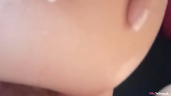 Loira peituda dando o cuzinho bem gostoso pro amigo enquanto o corninho registra tudo - elis nebsniak