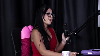 Se acha uma putinha falando e boa no boquete e o seu jeito favorito de gozar é - andriza haack sheer red
