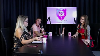 Acabou vazando o seu nude a mãe ajudou em uma gravação e o sexo ainda tem muito tabu - tati weg sheer red