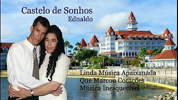 Castelo de sonhos linda e maravilhosa música romântica e apaixonada vale muito apena ouvir esta linda música e voltar ao passado cheio de emoção com o passado
