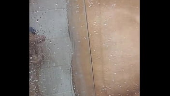 Minha amiga disse que só vai tirar a virgindade dele se raspa todo pelo do pinto durante a depilação ele tentou me comer no pelo