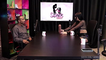Negro coloca a safada gostosa pra mamar gostoso em seu pau grande deixando a apresentadora excitada - swing cast com tifany rocha negro top oficial alice vasconcelos didy reis e will mastro watch