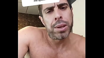 Manda aí pro seu amigo q só quer saber da amante pra ele entender q alguem está mexendo nas gavetas dele