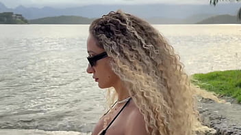 As aventuras do casal demos carona para uma desconhecida que conhecemos na praia e o destino foi nossa casa bruninha surfistinha
