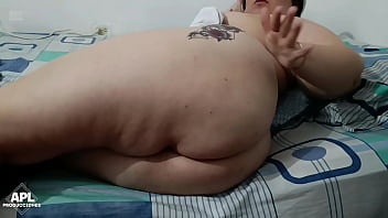 Llego a ver un cuarto para hospedarme y la dueña me ofrece una habitacion con todos los servicios incluidos - parte 1