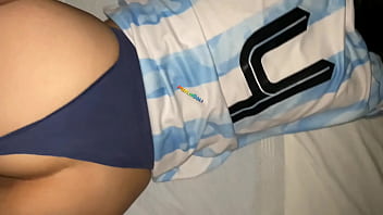 Encuentro a mi cuñada descansando y me confunde con su pareja al final se deja follar y acabo dentro de ella casero real argentina