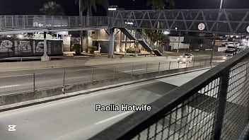 Na passarela em plena br 153 a casada fudendo sem parar e fazendo alegria do motoristas que passam e curtem um sexo na rua com paolla hotwife é assim que funciona