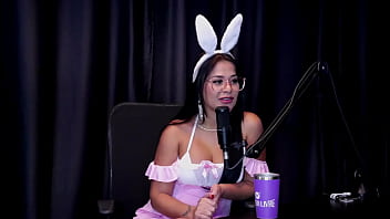 Voltou a criar conteúdo pornô com sexo anal fez gangbang explorou outros fetiches transou em uma igreja e dar o cu sem doer é - alice vasconcelos watch sheer red especial páscoa