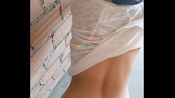 Casero albañil se folla al la mujer del dueño en la terraza peruana infiel pone los cachos a su marido