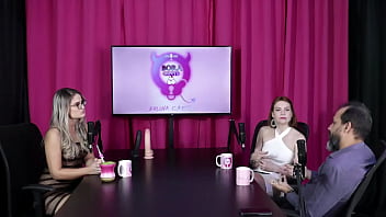 O fetiche estranho de um cliente era bater na bunda e acha complicado fazer o ballbusting e a proposta pro liberal - reh queen & kstro sheer red