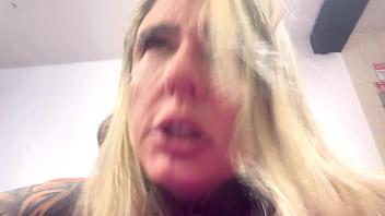 Aquele foda gostosa enfiou com vontade sem camisinha na minha buceta toda babada gozando muito no pau dele pulsando dentro os olhos ficou até vermelho de tanto gozar