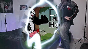 Serie pandahot es pillado por pandita mientras se masturbaba la joven panda le hace una mamada al gordo panda y termina ella siendo follada a lo doggystyle divertida parodia sexual