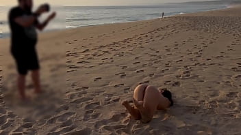Damiana brasileira safada pela europa - ensaio pelada na praia e boquete na canoa de portugal ep2