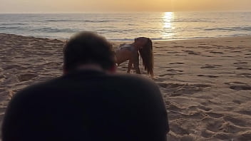 Damiana brasileira safada pela europa - ensaio pelada na praia e boquete na canoa de portugal ep2