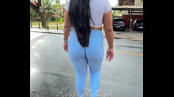 Caminhada matinal para quem ama conteúdos com legging e roupas coladas meu vip está cheinho de vídeos e fotos com minhas roupinhas sensuais de academia
