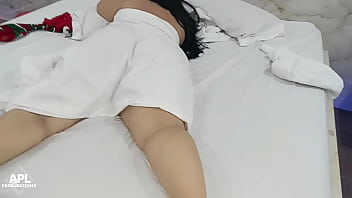 Me gusta que mi hijastro me graba mientras se come mi gran culo para despues mirarlo cuando el idiota de su padrastro no este en casa