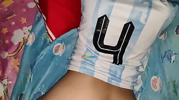Encuentro a la novia de mi mejor amigo masturbándose y me invita tocarla terminamos follando apasionadamente joven 18 años