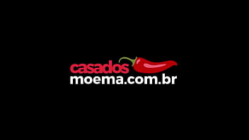 Já tava esfregando aquela rola preta na minha portinha que piscava indo pra entrar até que sentei com tudo e engoli