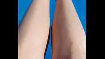 ¿que tienen tus pies que me gustan tanto #piesbonitos#footfetİsh #footfetısh#felizdomingo#uñasblanca da