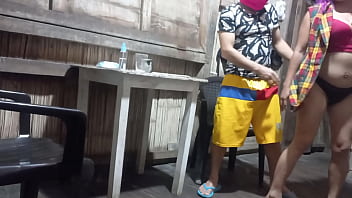 Video reciente con madrastra de compañia ella se le insinua al hijastro el hijastro se excita y hace algo sorprendente porno real casero