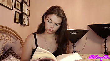 Mistress xo bunny thick layna brunette with green eyes smokes while ignoring you unworthy slave