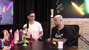 Os produtos são diferentes e os formatos dos paus - eilani quina e victor luciano - upper toys sheer red
