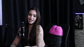Começou a ficar com casais um enfiava o pau a outra metia a buceta e perdeu a virgindade com - bahala model & dj rafa loira