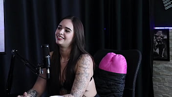 Começou a ficar com casais um enfiava o pau a outra metia a buceta e perdeu a virgindade com - bahala model & dj rafa loira