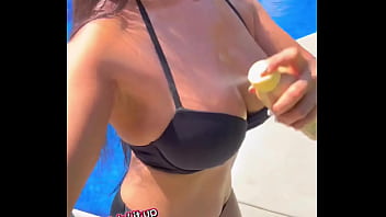 Soakin’ it up left w sunscreen new tiktok jazminecruzfitness#sunny #pool #tanning #model #fyp #goodvibe