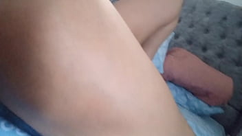 Latina cumple su fantasia se masturba en su clitores hasta correr orgasmo con orine un squirting delicioso