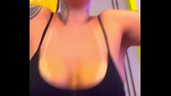 Antes de ir pra academia louca d tesão pro meu marido me comer ele nada fiquei com um tesão insuportável na academia chega escorreu nas pernas a porra